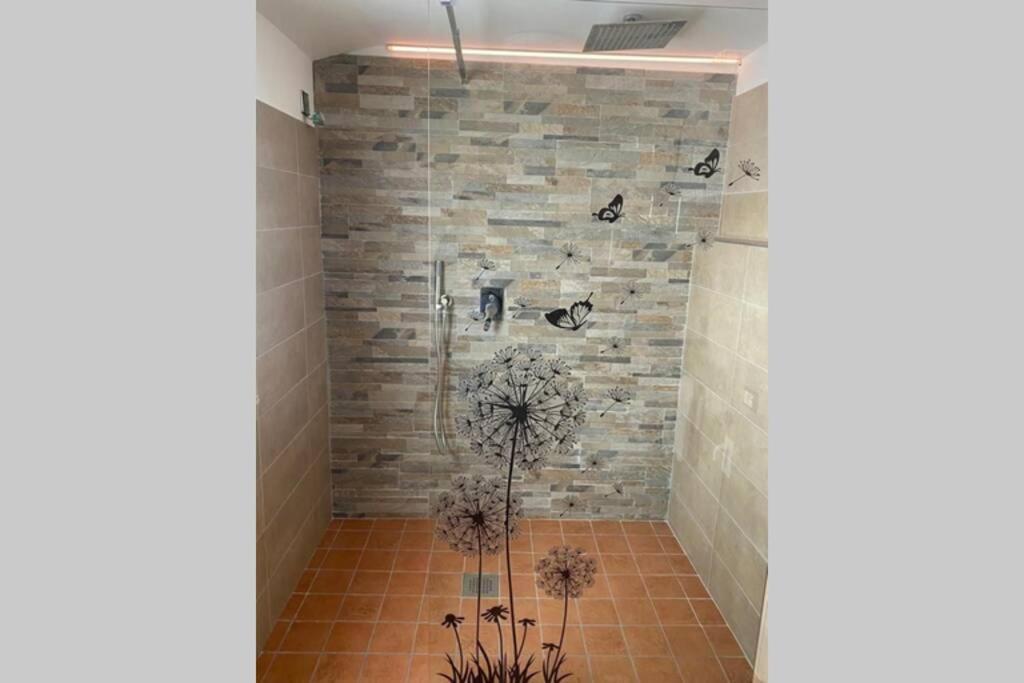 Ferienwohnung Alloggio A Via Impero Lenola Exterior foto